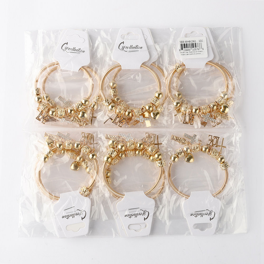 Pulsera con dije en tono dorado