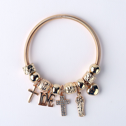 Pulsera con dije en tono dorado